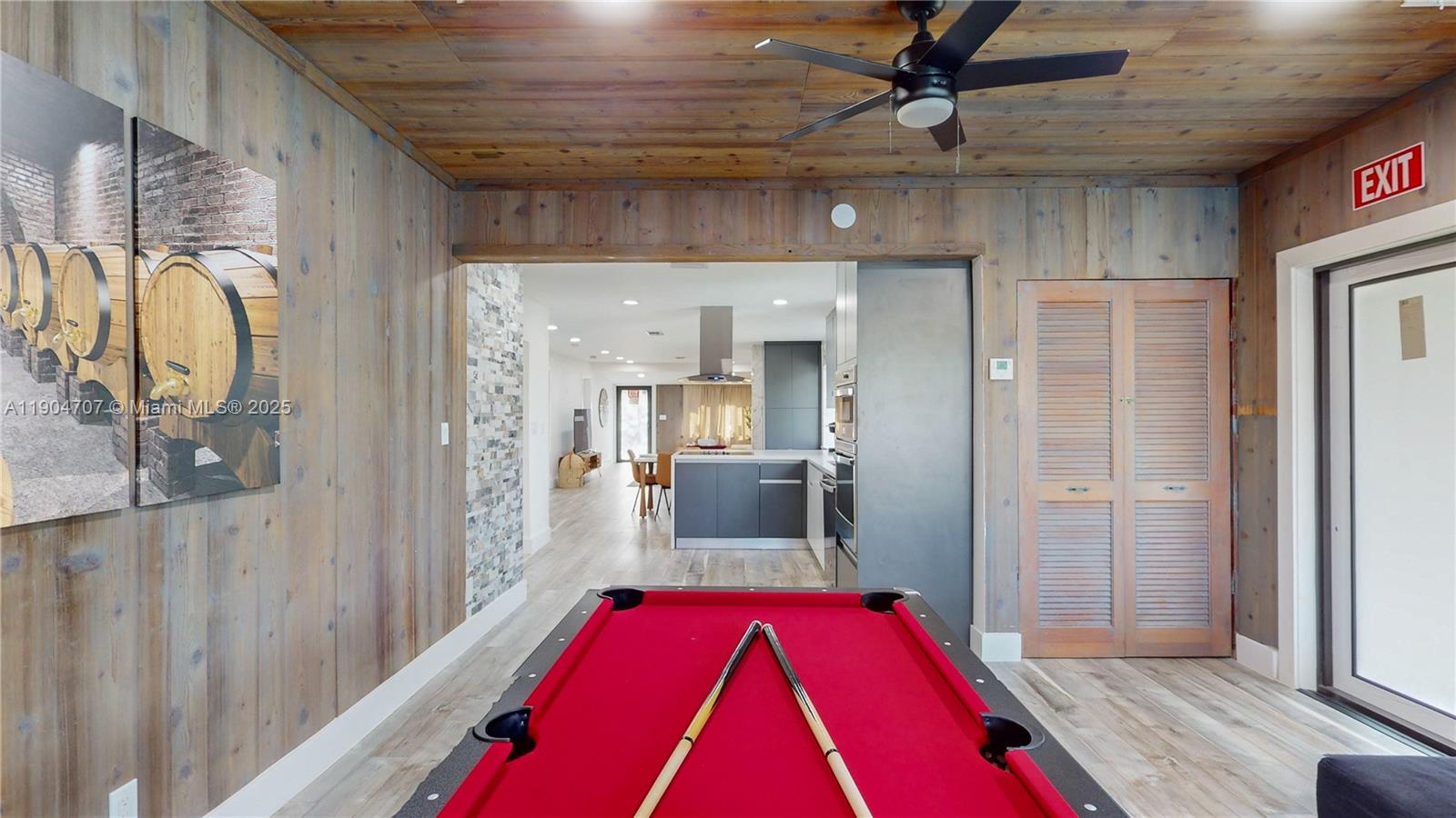 HOLLYWOOD TERRACE AMEN PL - Residential Lease