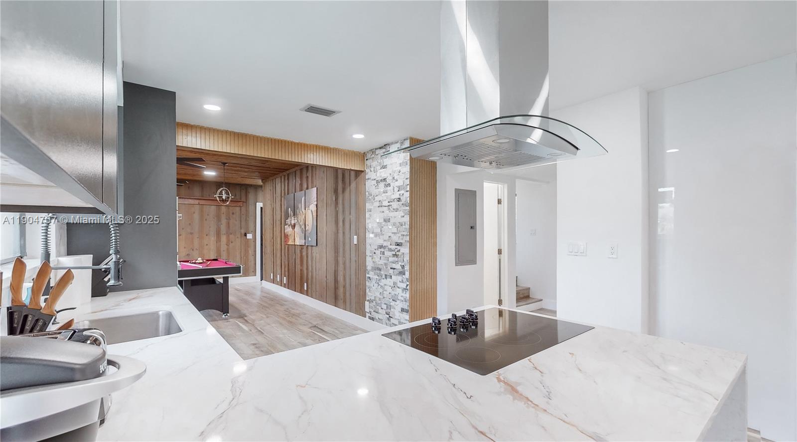 HOLLYWOOD TERRACE AMEN PL - Residential Lease