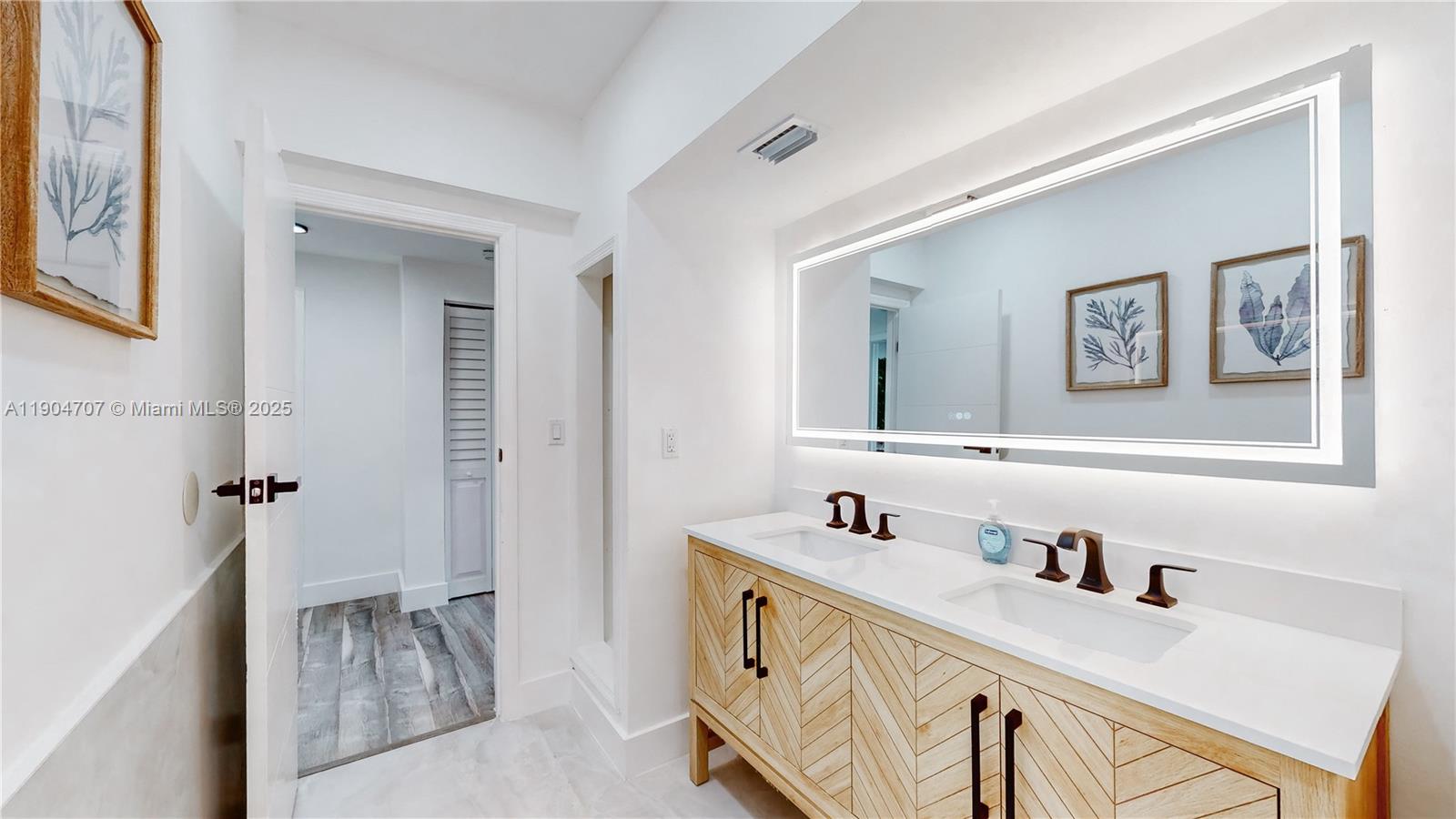 HOLLYWOOD TERRACE AMEN PL - Residential Lease