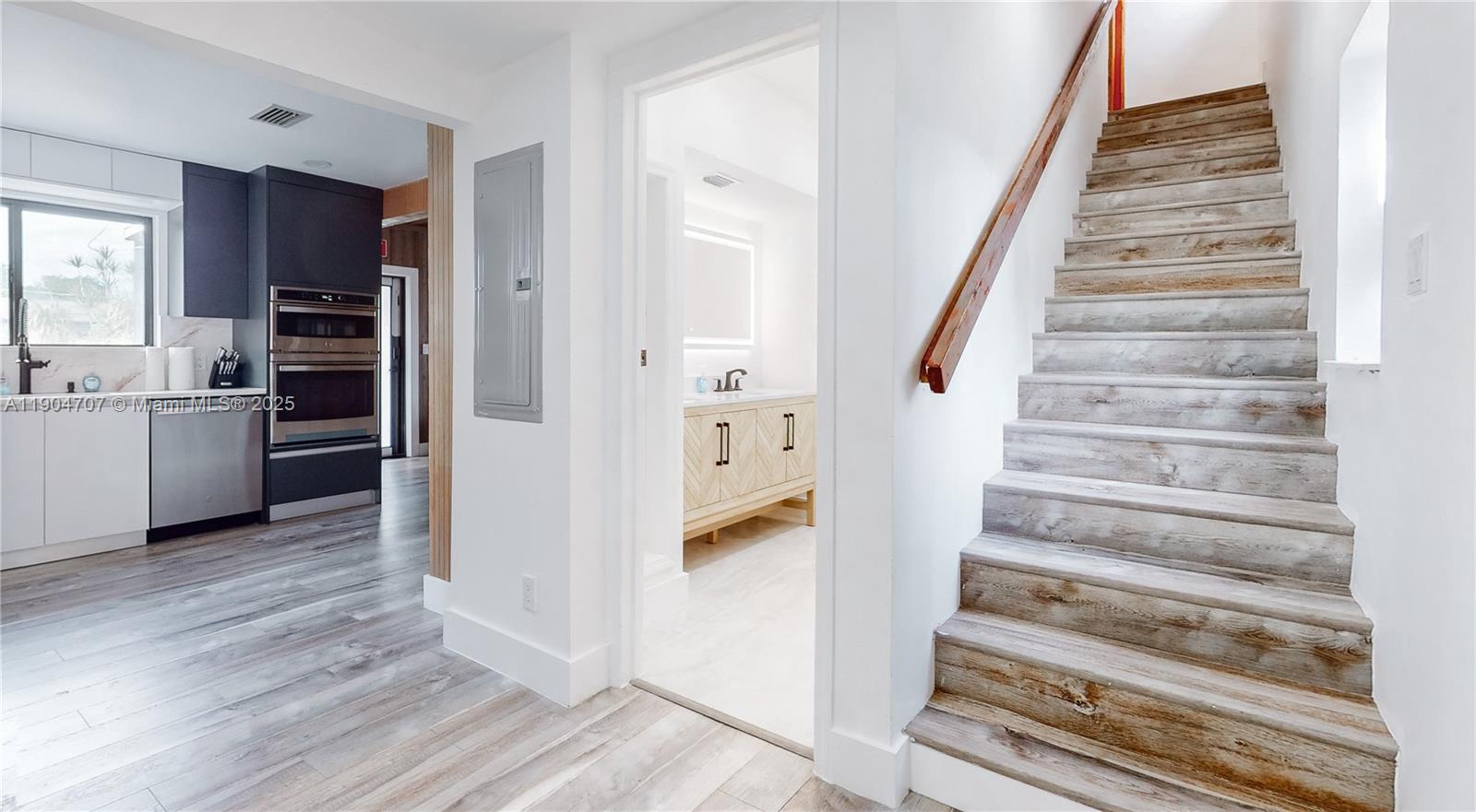 HOLLYWOOD TERRACE AMEN PL - Residential Lease