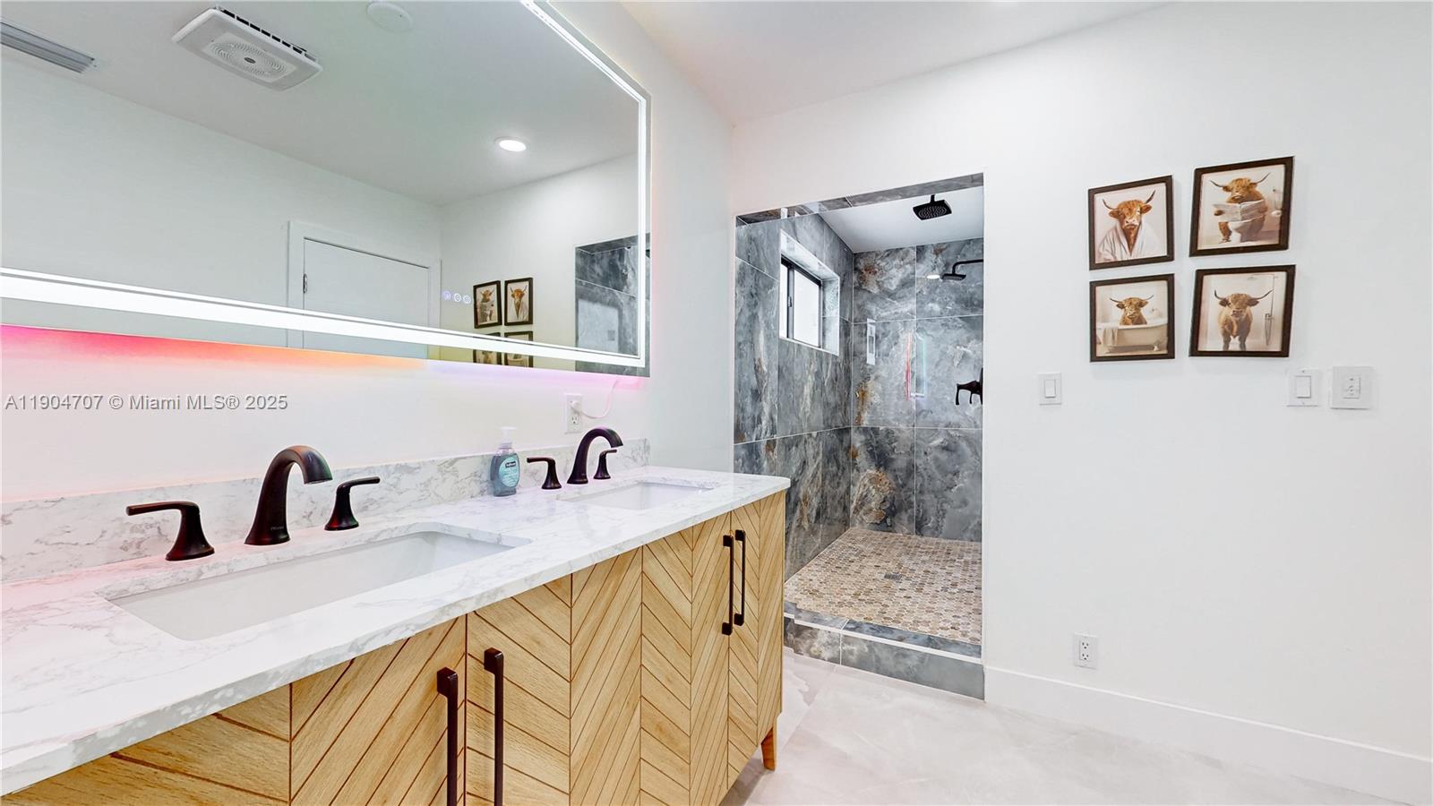 HOLLYWOOD TERRACE AMEN PL - Residential Lease