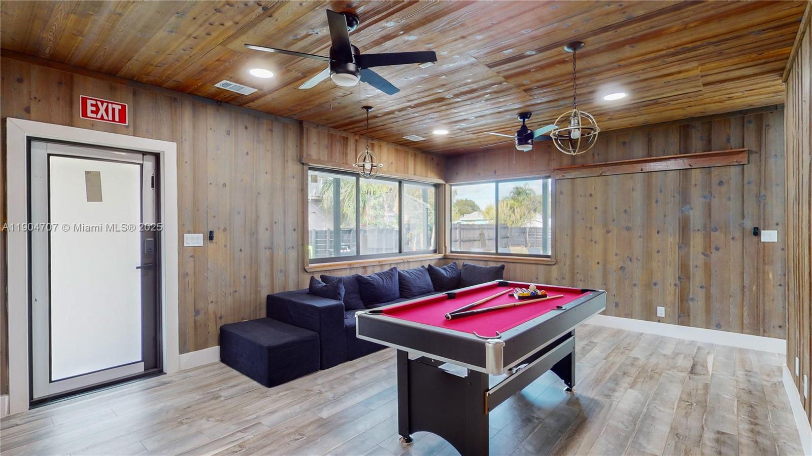 HOLLYWOOD TERRACE AMEN PL - Residential Lease