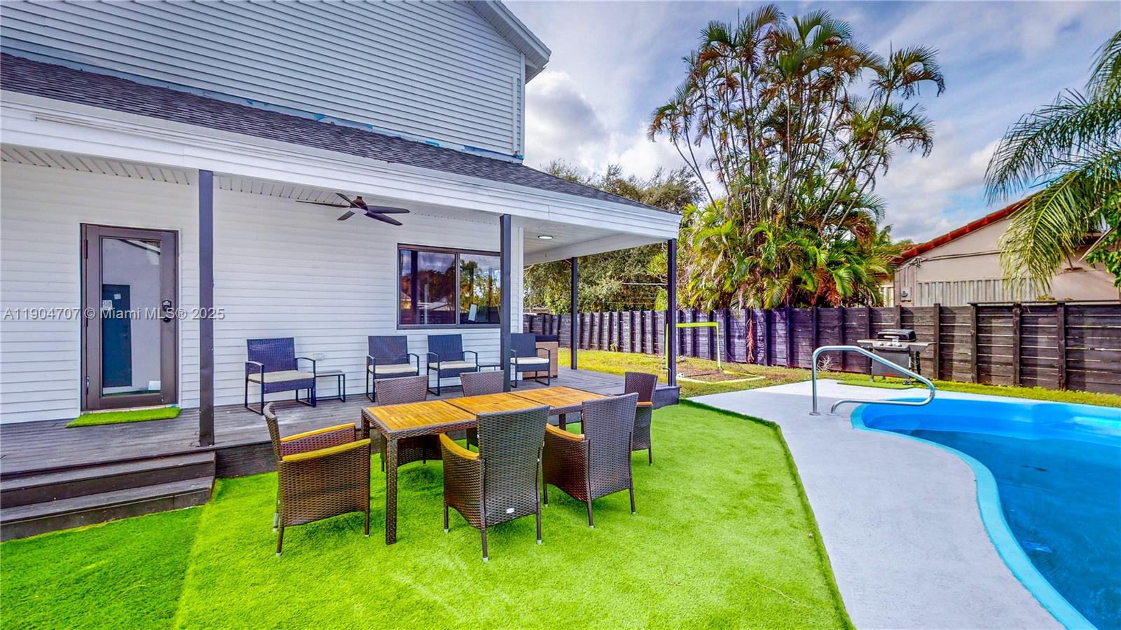 HOLLYWOOD TERRACE AMEN PL - Residential Lease