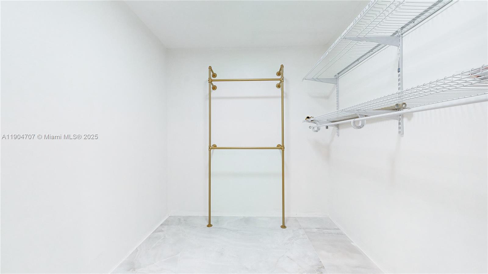 HOLLYWOOD TERRACE AMEN PL - Residential Lease