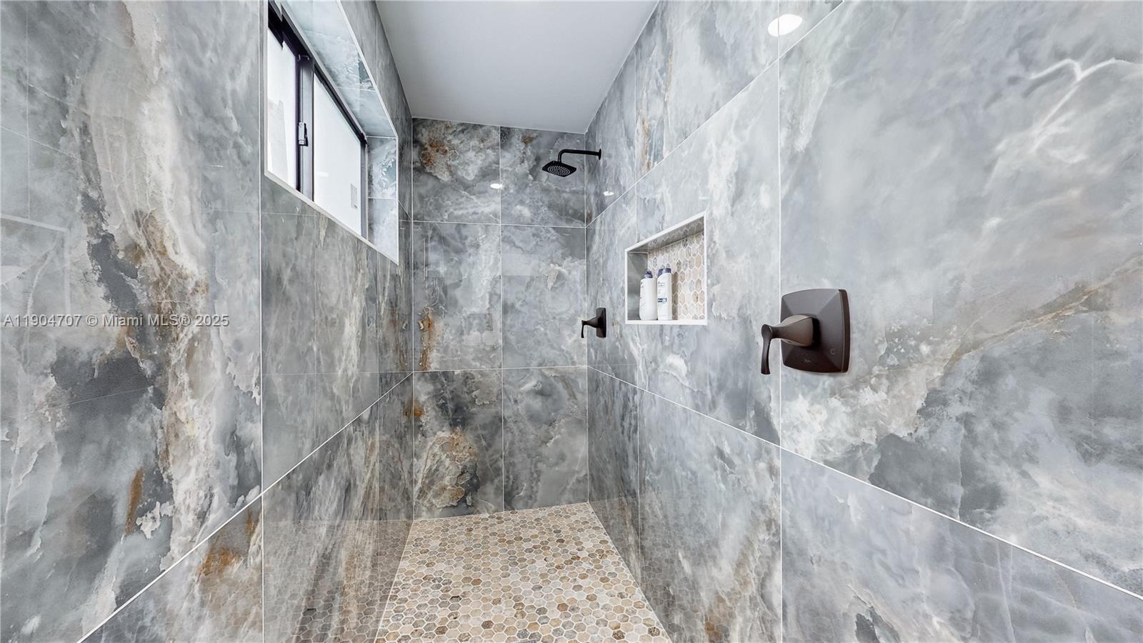 HOLLYWOOD TERRACE AMEN PL - Residential Lease