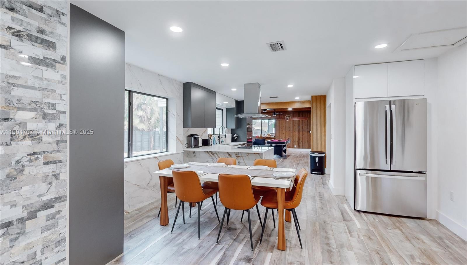 HOLLYWOOD TERRACE AMEN PL - Residential Lease