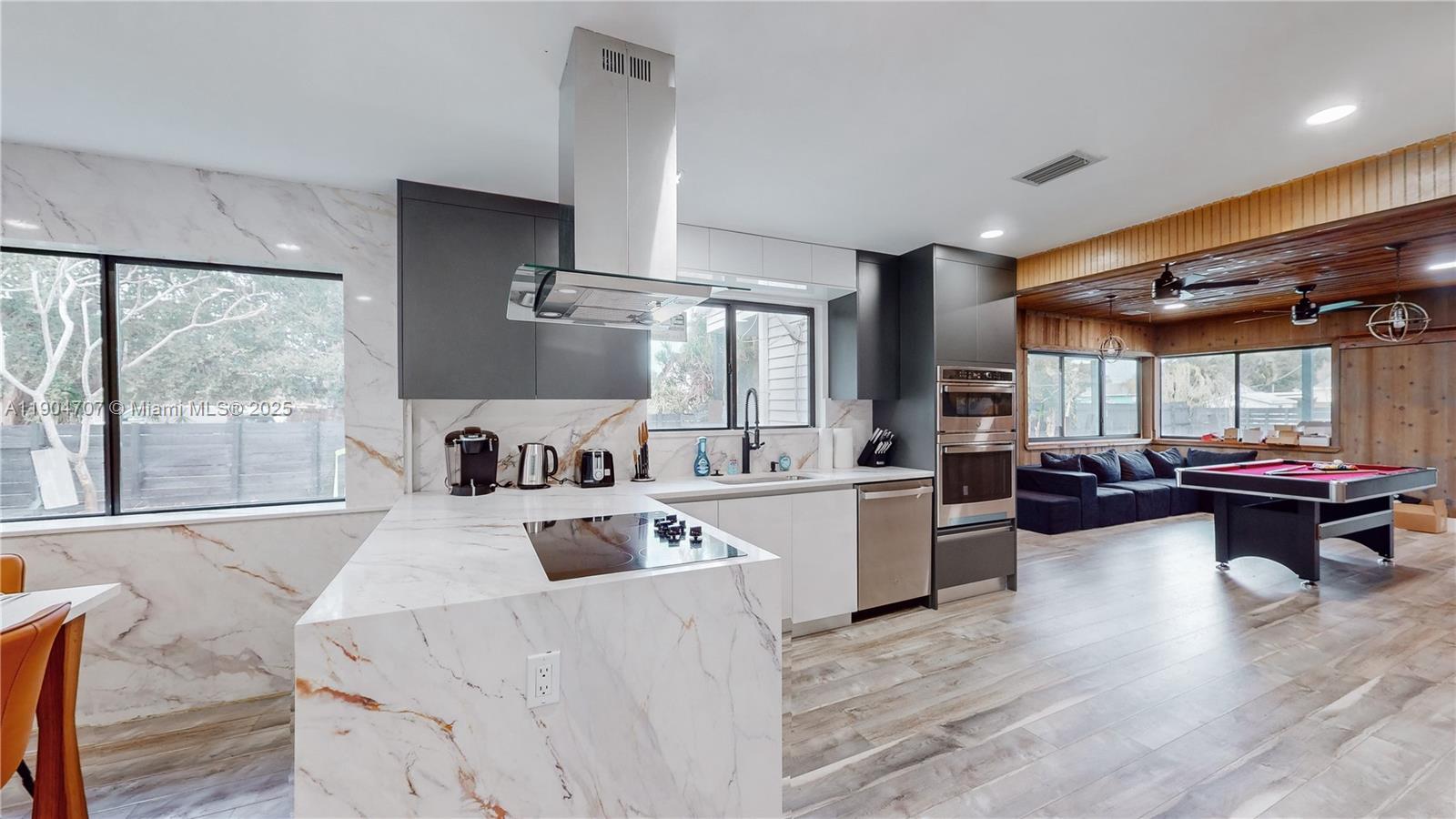 HOLLYWOOD TERRACE AMEN PL - Residential Lease