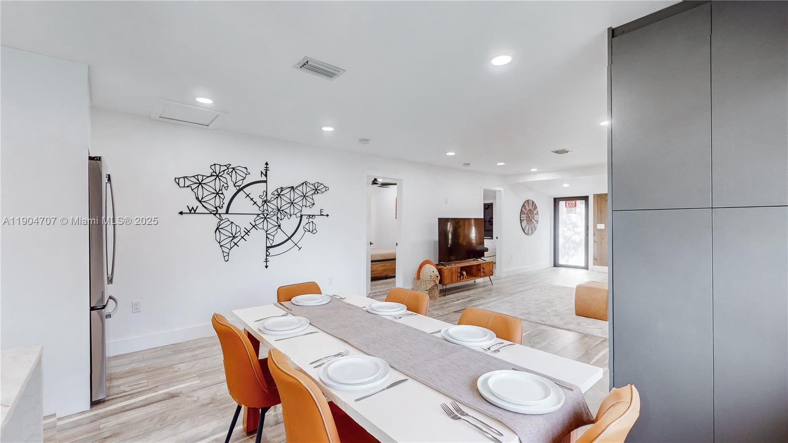 HOLLYWOOD TERRACE AMEN PL - Residential Lease