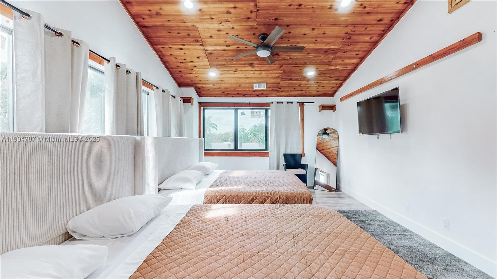 HOLLYWOOD TERRACE AMEN PL - Residential Lease