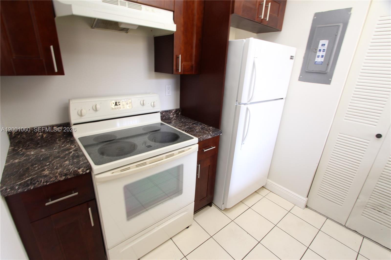 SOLEIL LAKE CONDO - Residential Lease