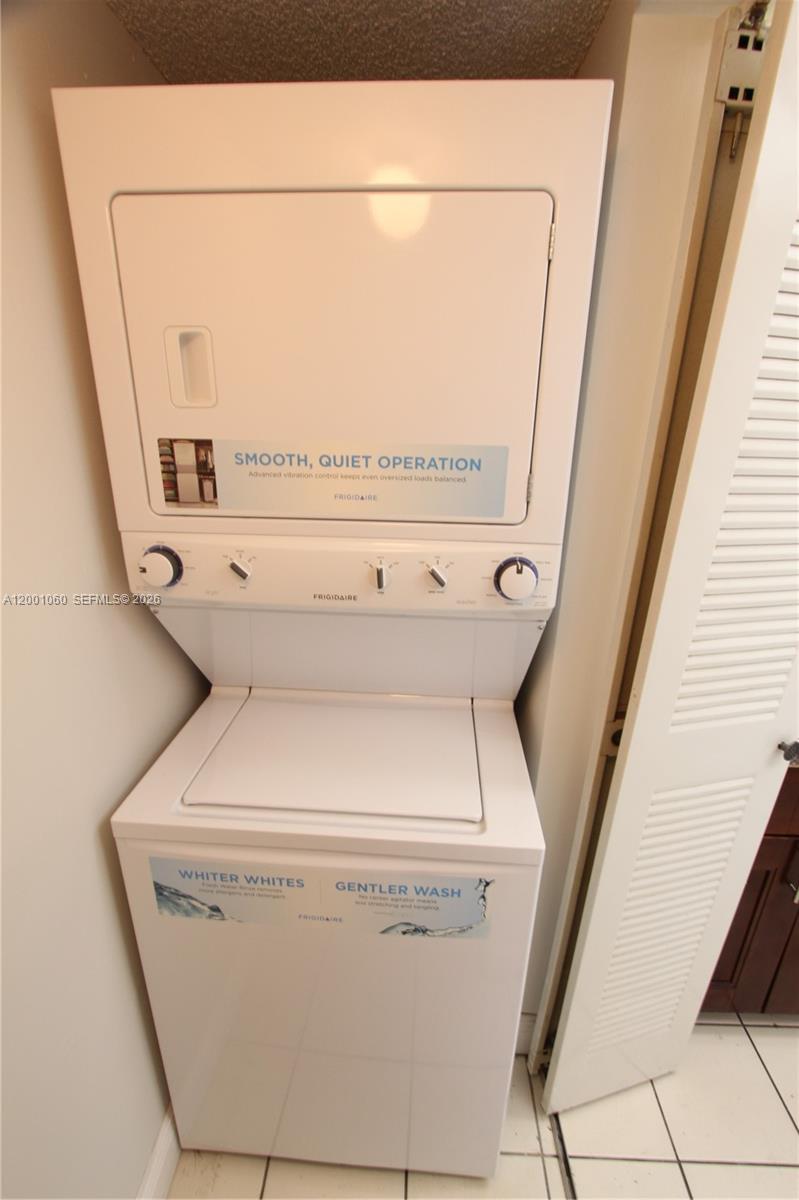 SOLEIL LAKE CONDO - Residential Lease