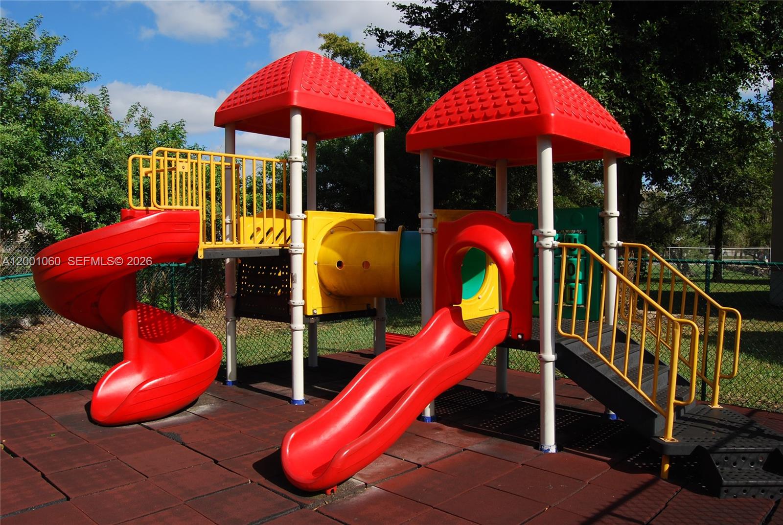 SOLEIL LAKE CONDO - Residential Lease