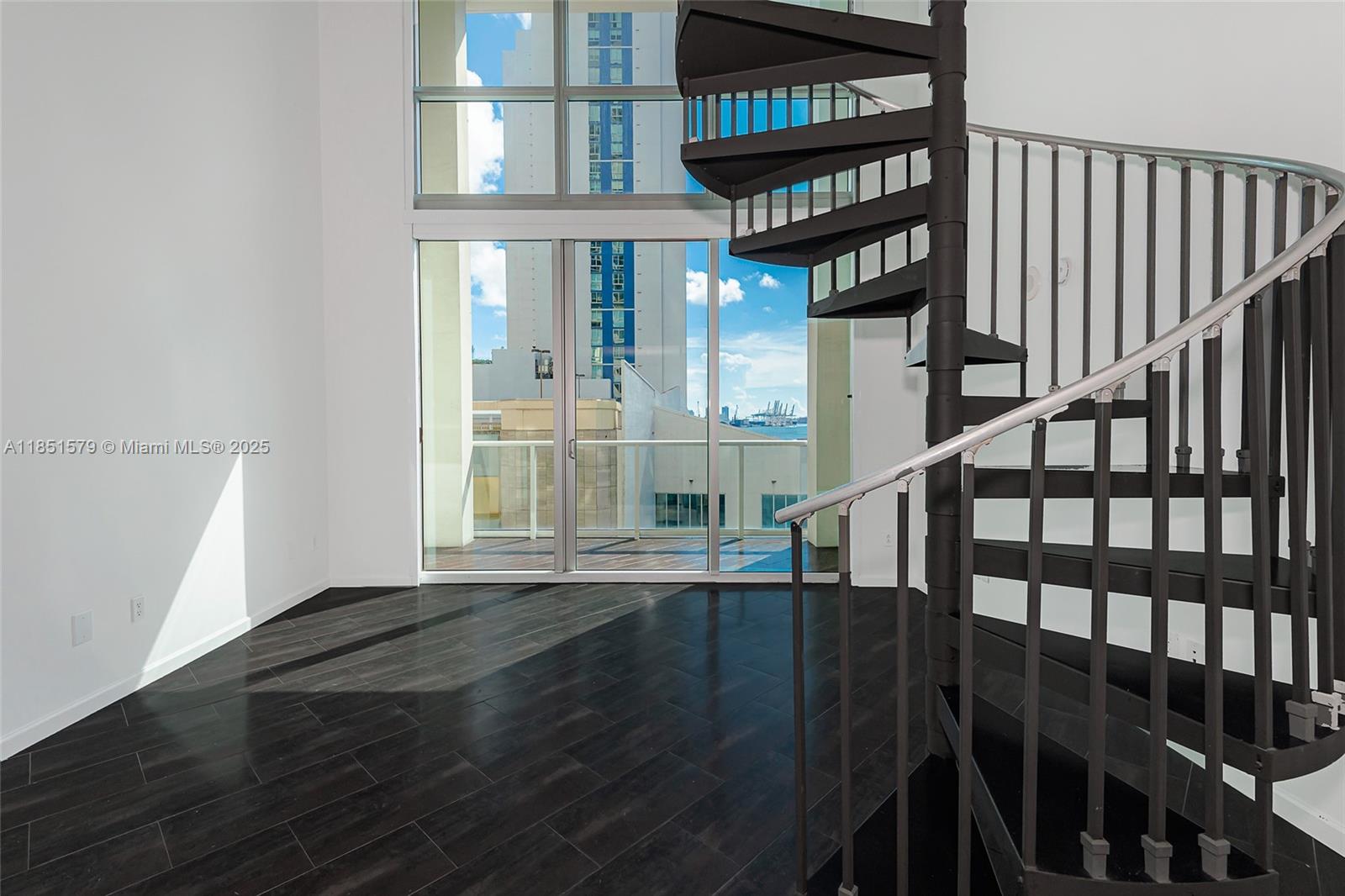 300 S Biscayne Blvd Loft 826