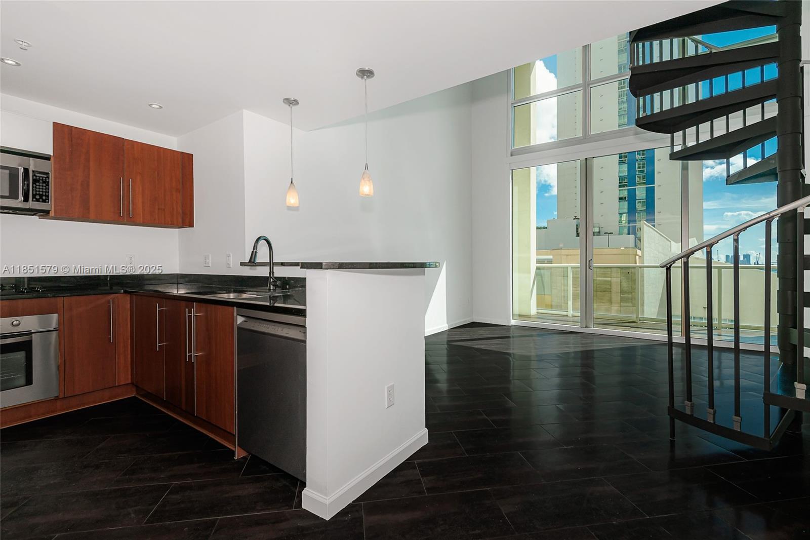 300 S Biscayne Blvd Loft 826