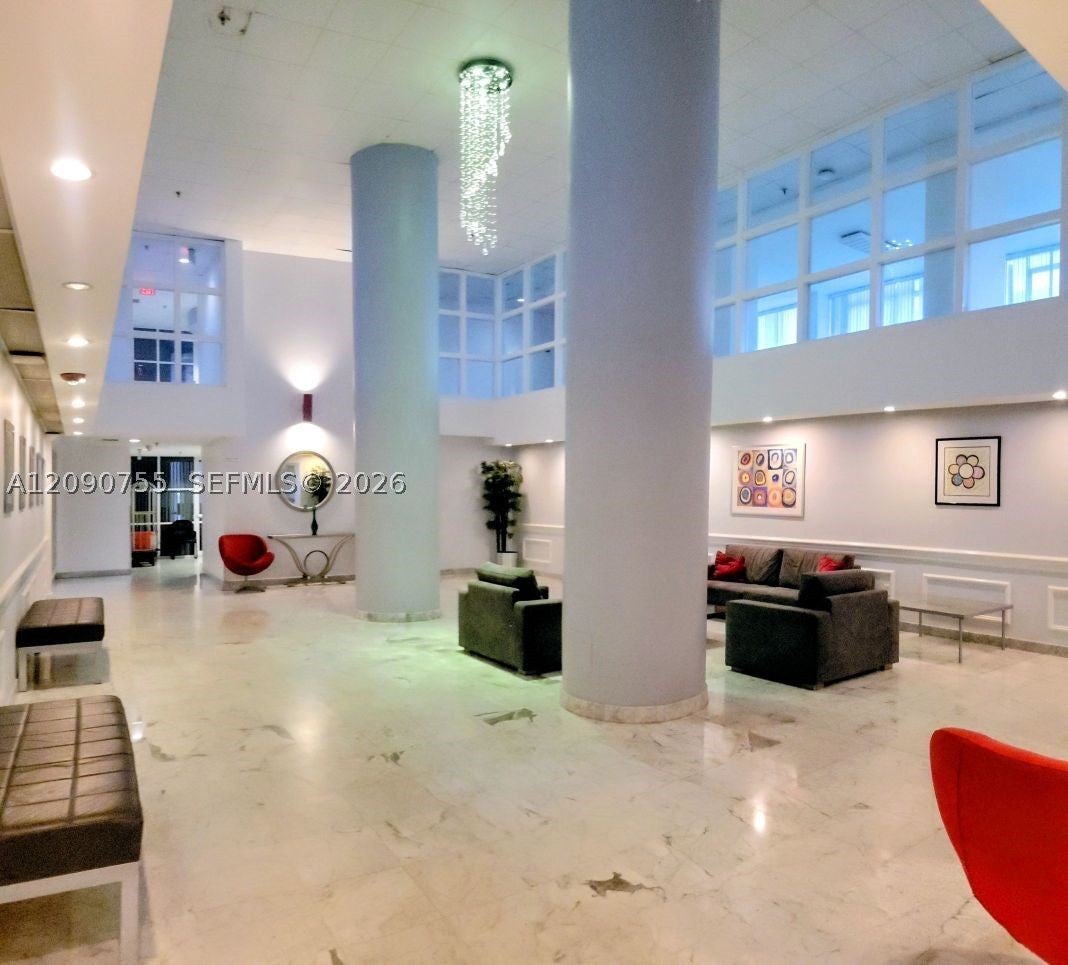9341 Collins Ave 903