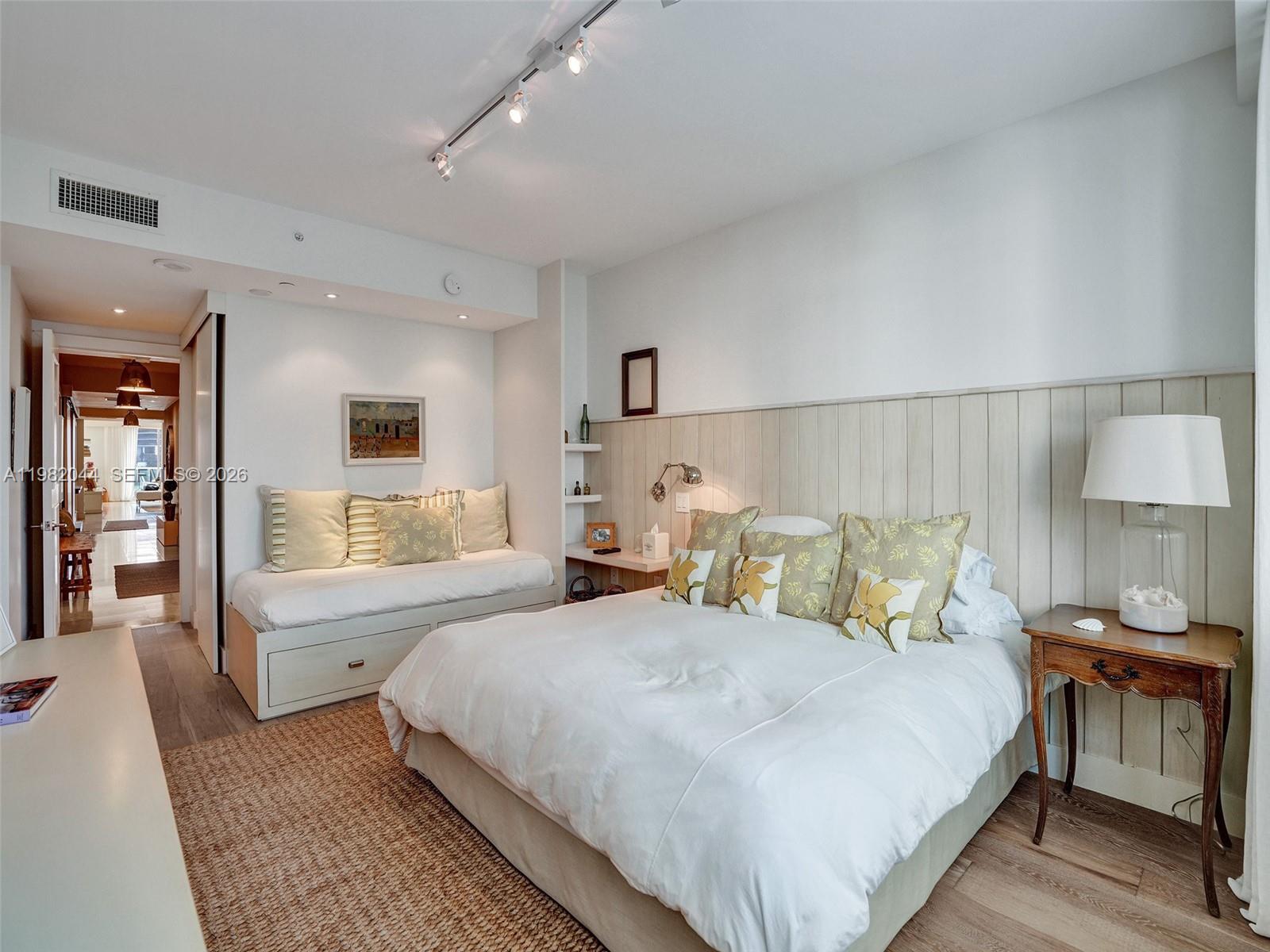 THE PENINSULA CONDO - Residential