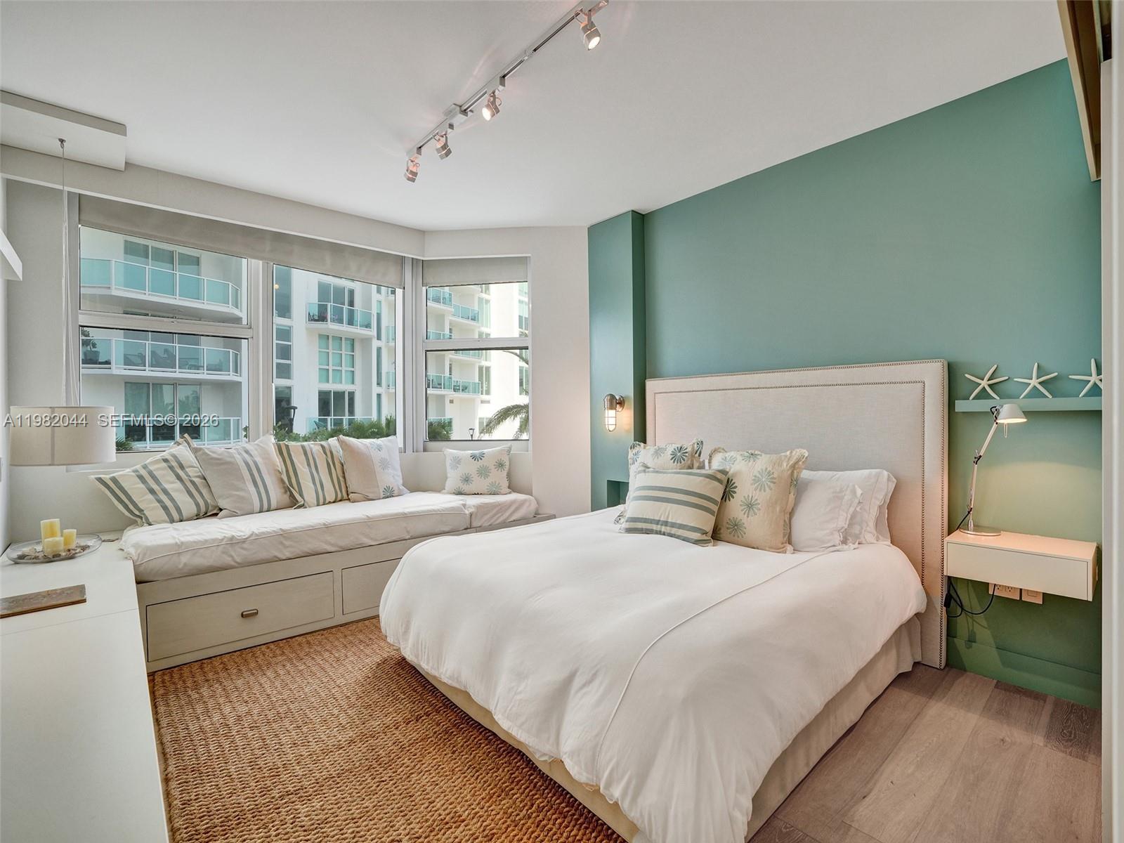 THE PENINSULA CONDO - Residential