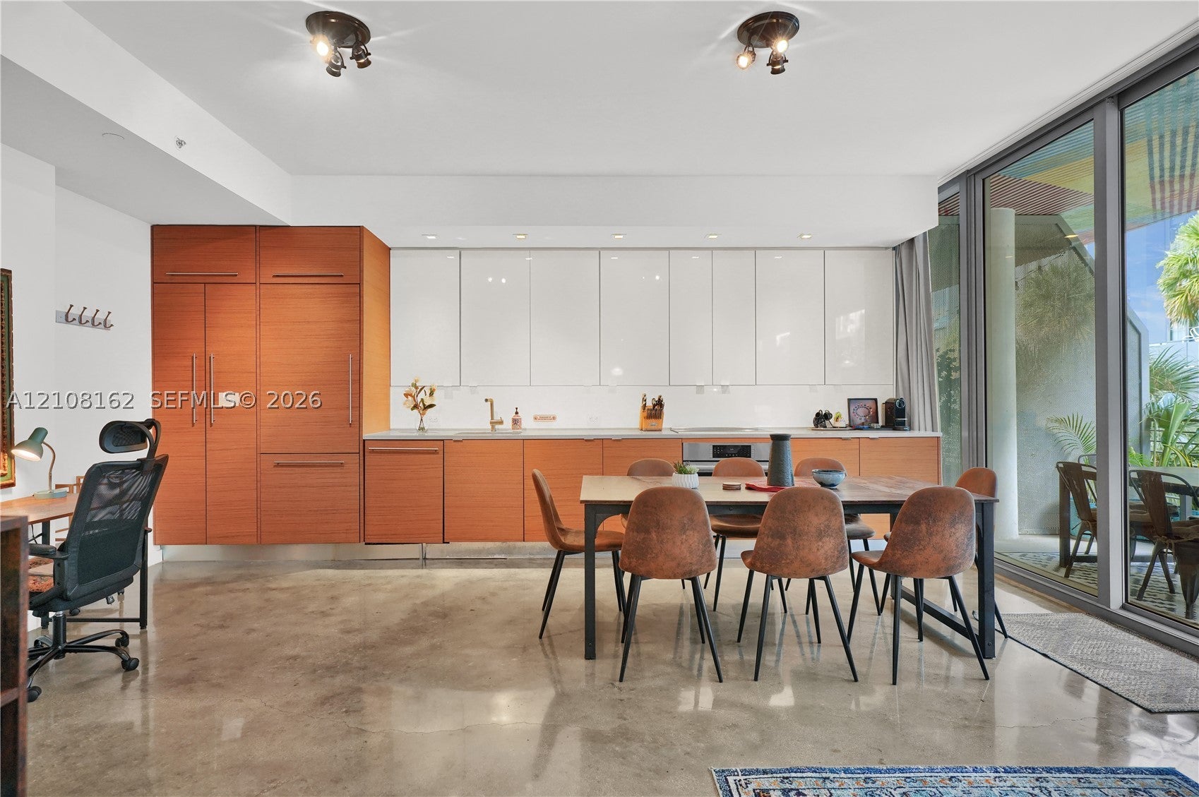 250 NW 24th St 2B
