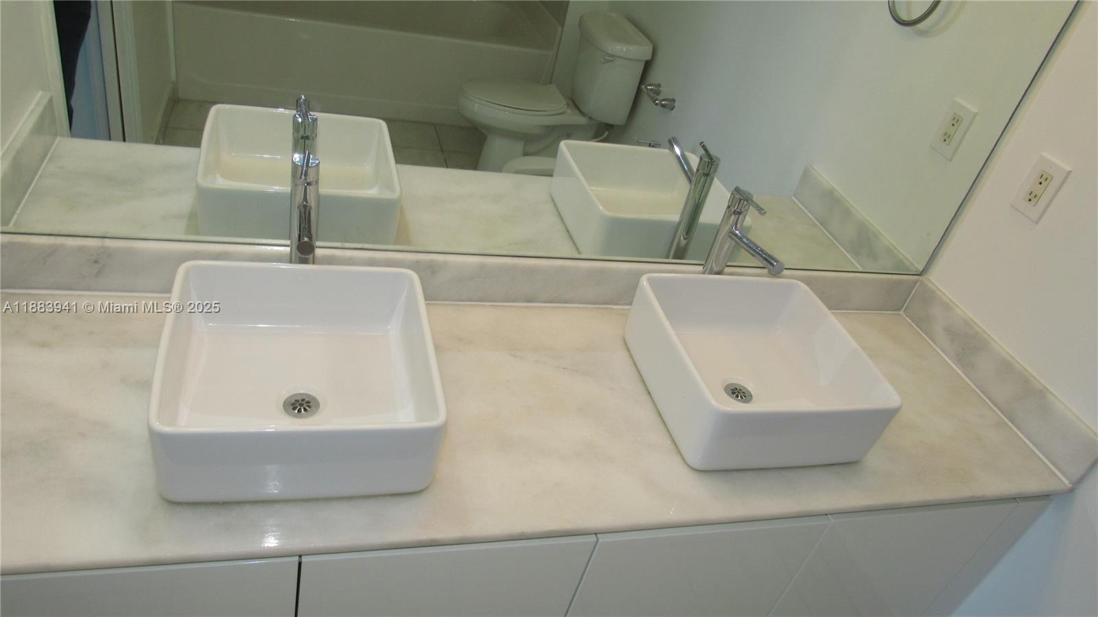 BLUE CONDO - Residential Lease