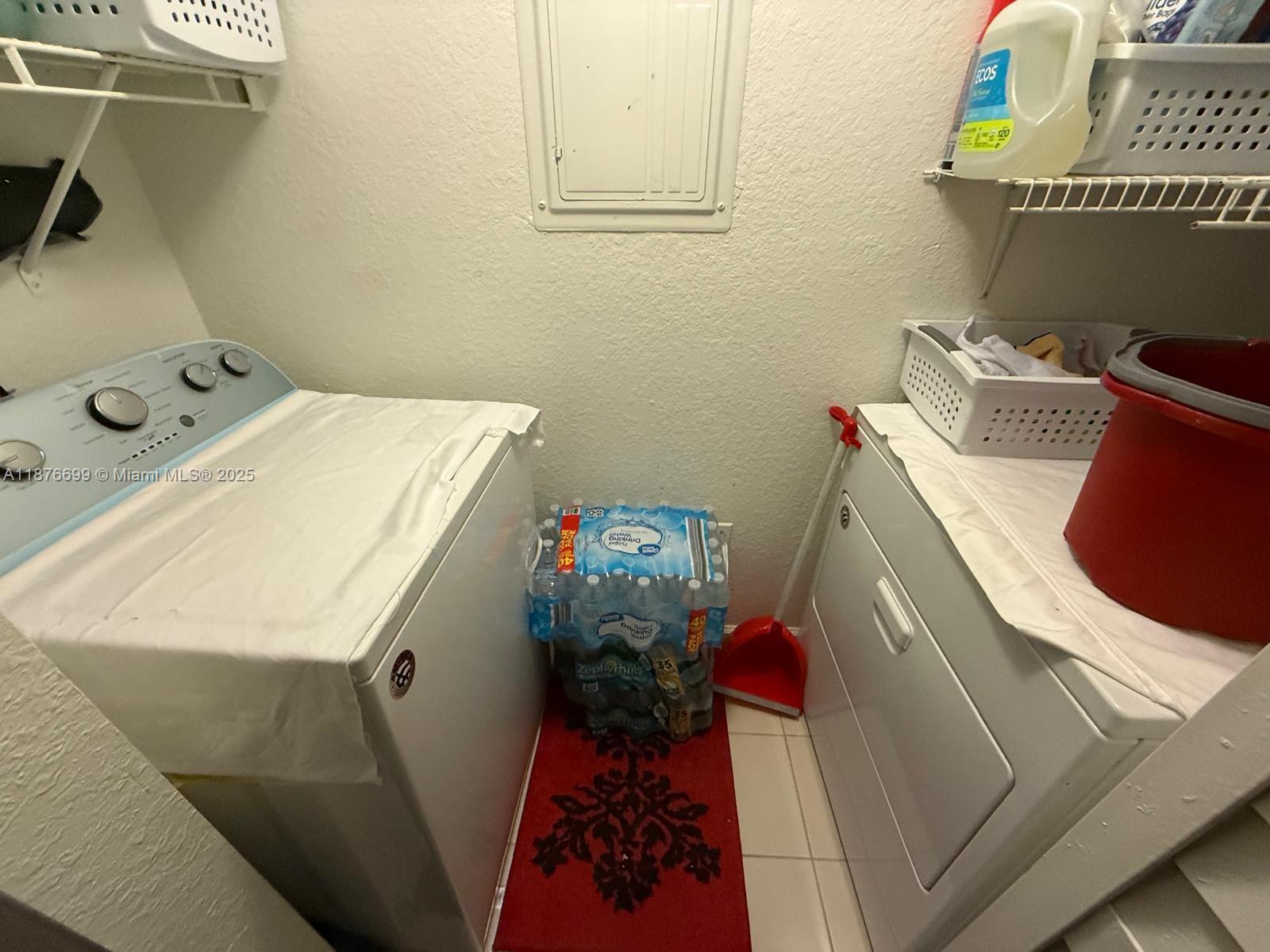 VISTA TRACE 1 CONDO - Residential