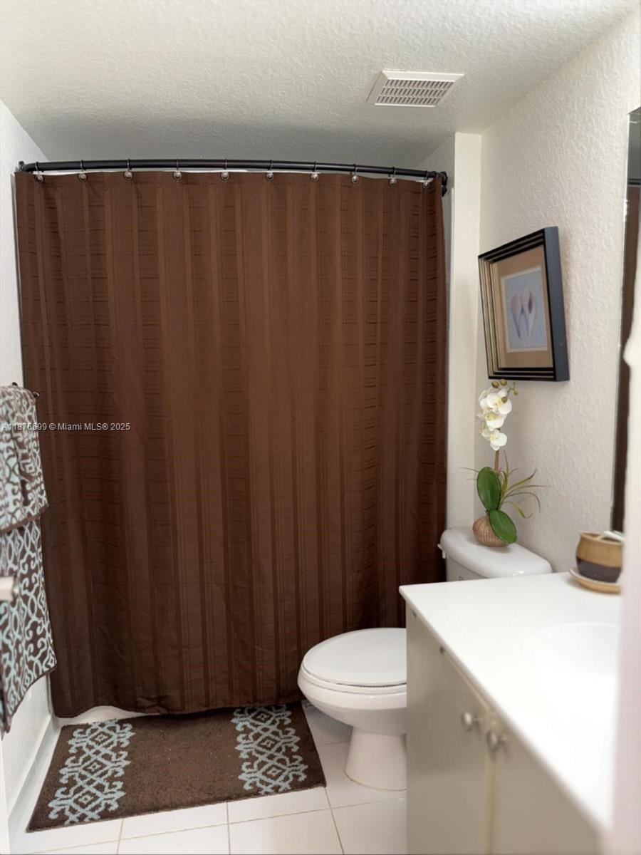 VISTA TRACE 1 CONDO - Residential