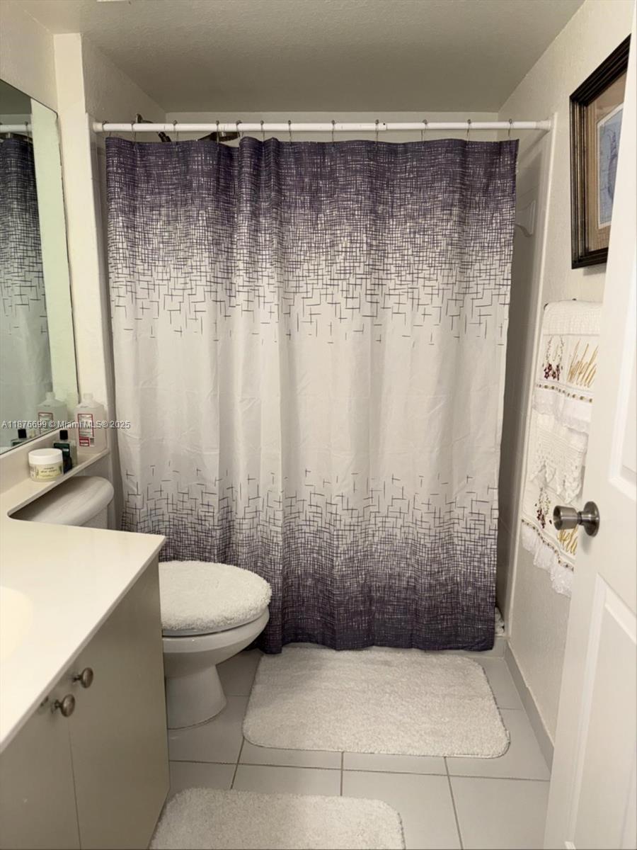 VISTA TRACE 1 CONDO - Residential