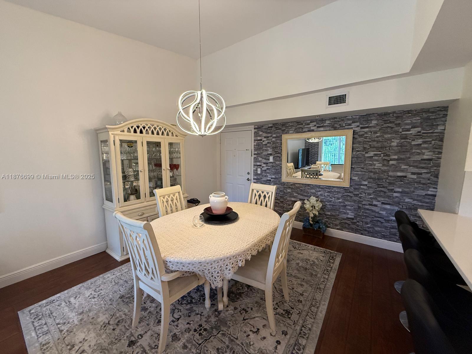 VISTA TRACE 1 CONDO - Residential