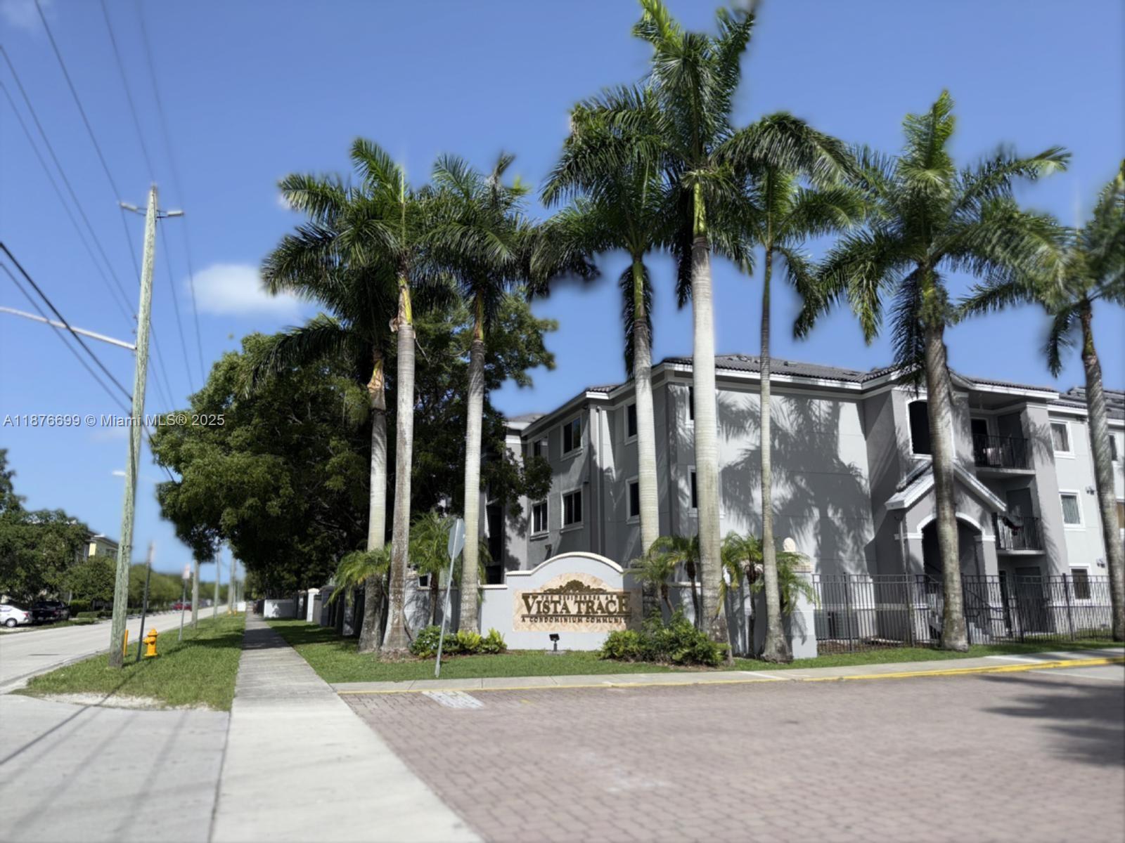 VISTA TRACE 1 CONDO - Residential