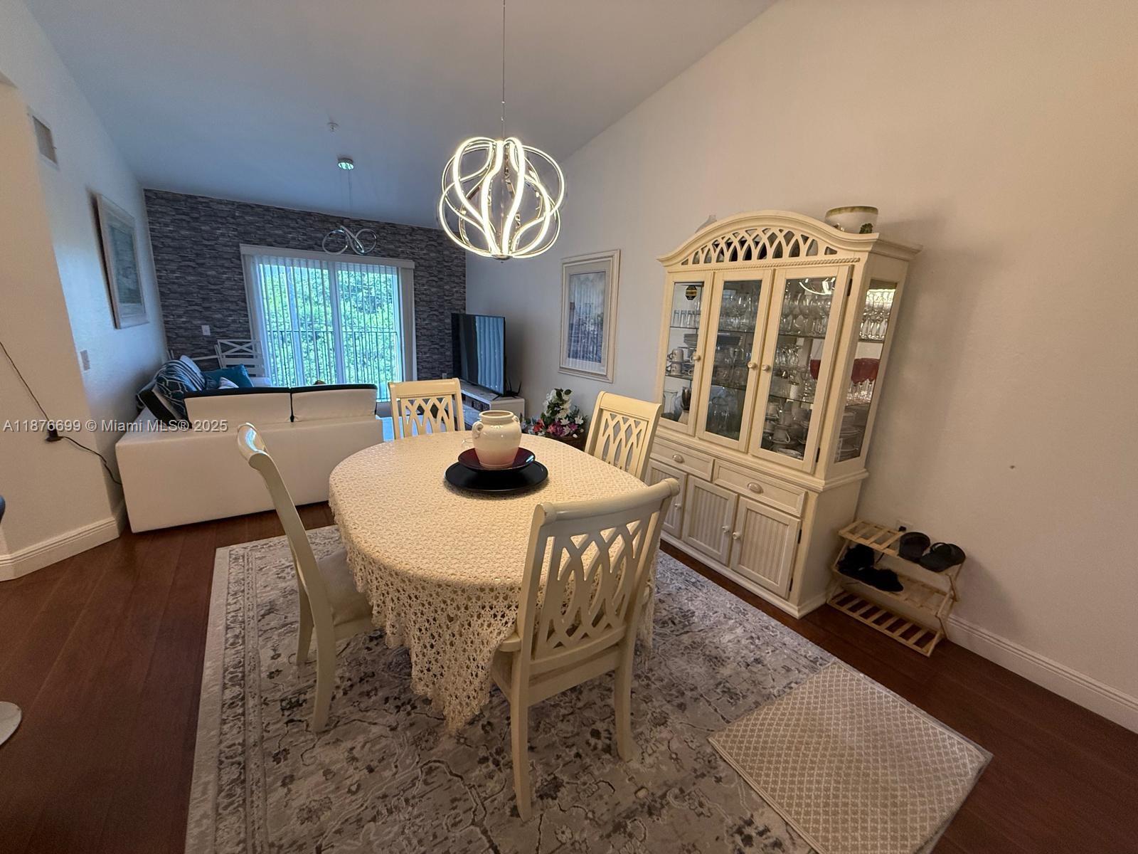 VISTA TRACE 1 CONDO - Residential