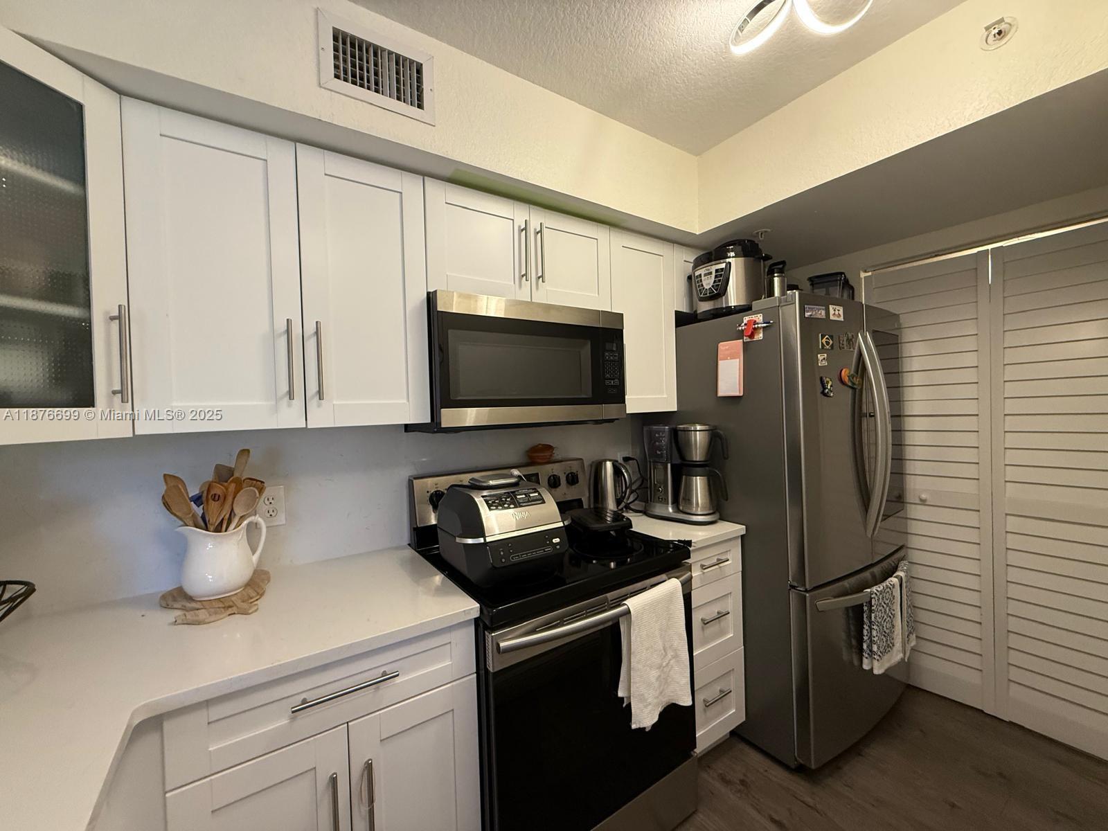 VISTA TRACE 1 CONDO - Residential