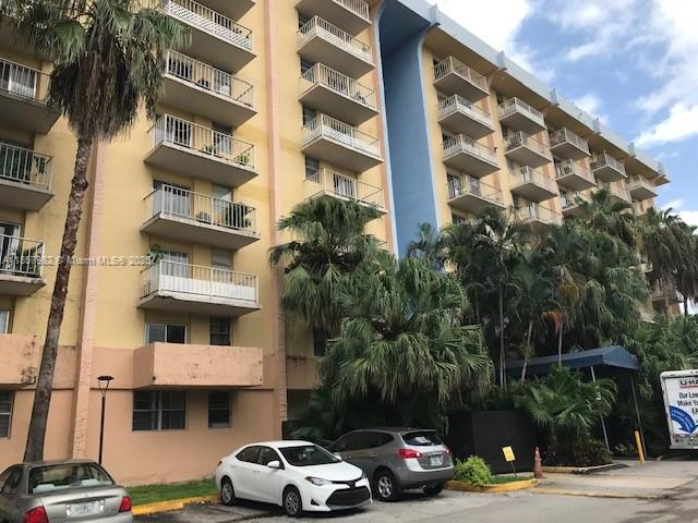 Yolanda Villas Cond. 2/1 balcony. Remodeled kitchen and bathroom cabinets. Laundry room on each floor. Security at entrance, gym, tennis, pool and more. Walk to shops, bus, schools. Centrally located. Easy to show with appt. Realtors please read Broker's remarks.