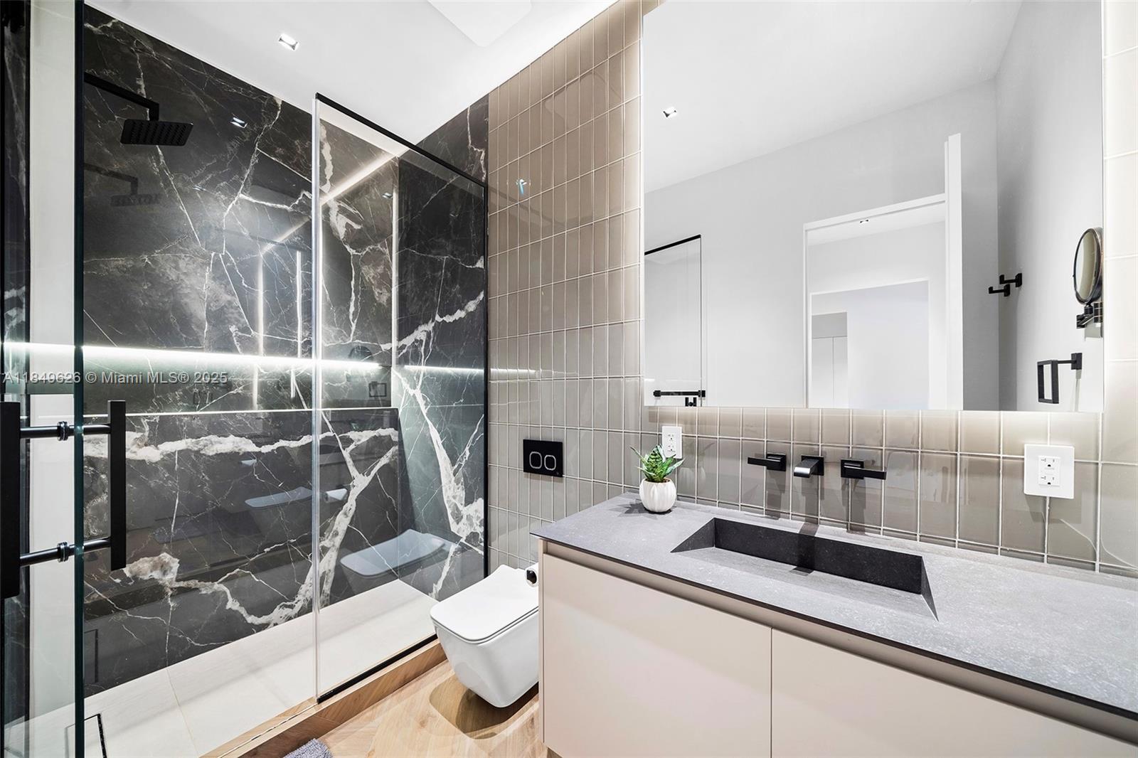 SUNRISE - Residential Lease