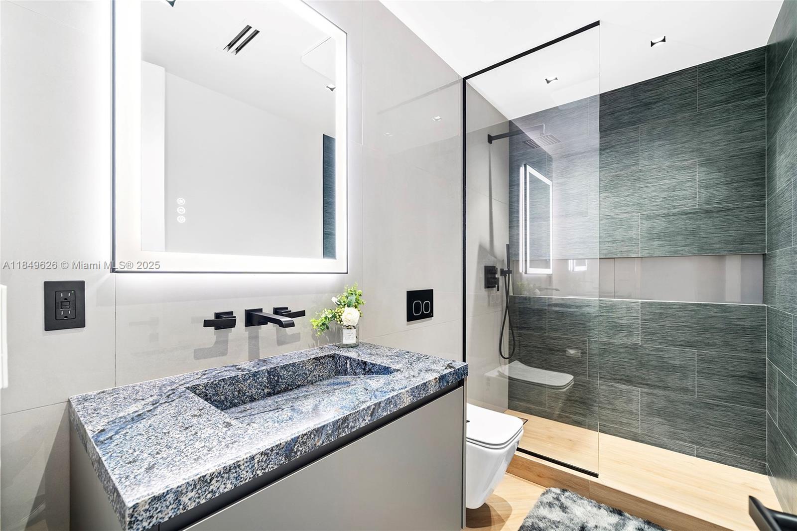 SUNRISE - Residential Lease