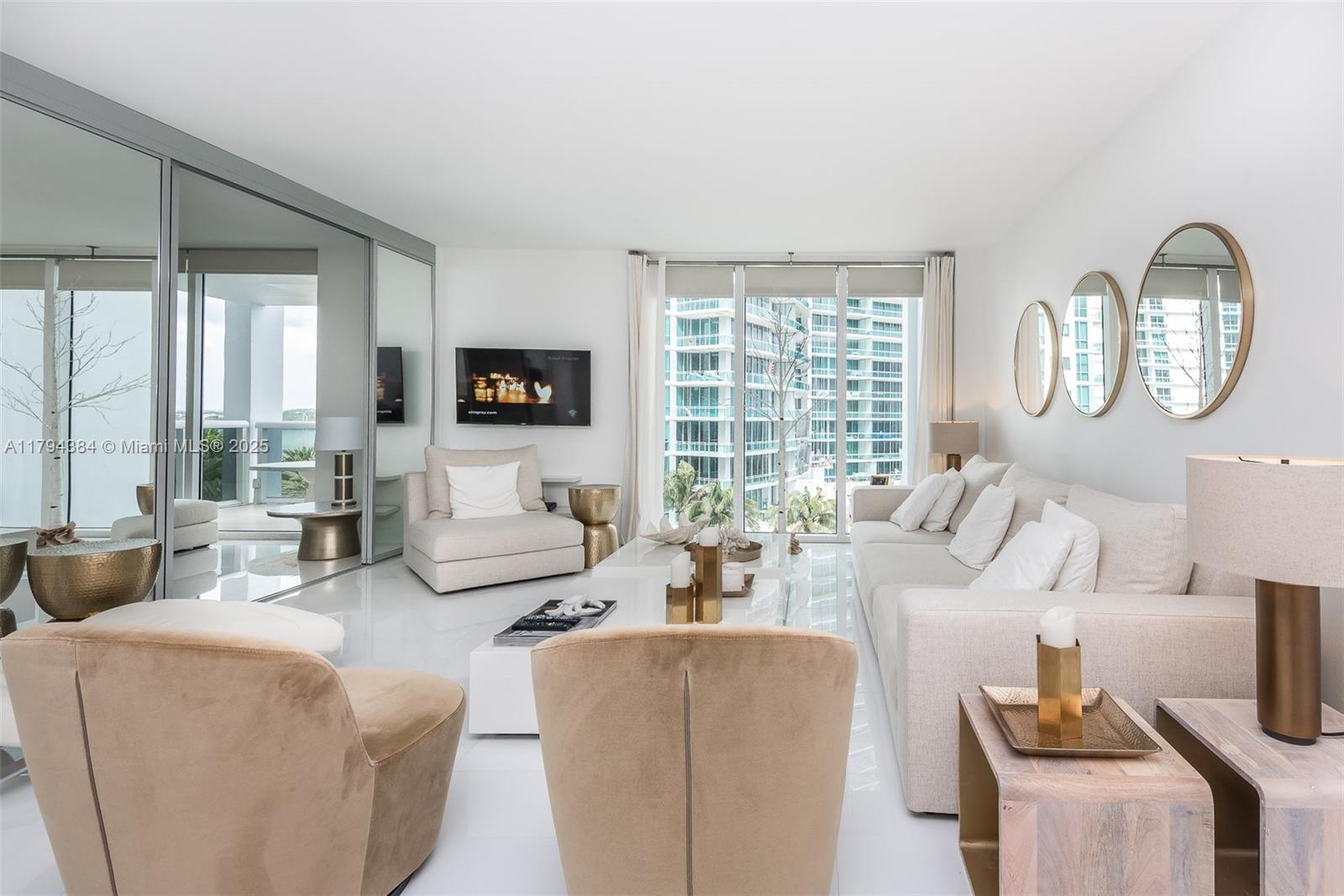 10275 Collins Ave 706