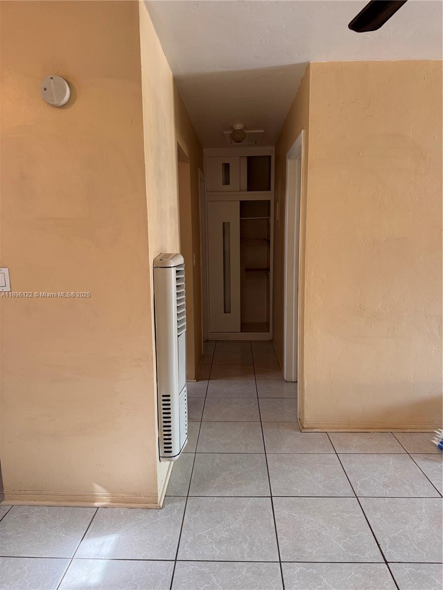HOLLYWOOD LAWNS - Residential Lease