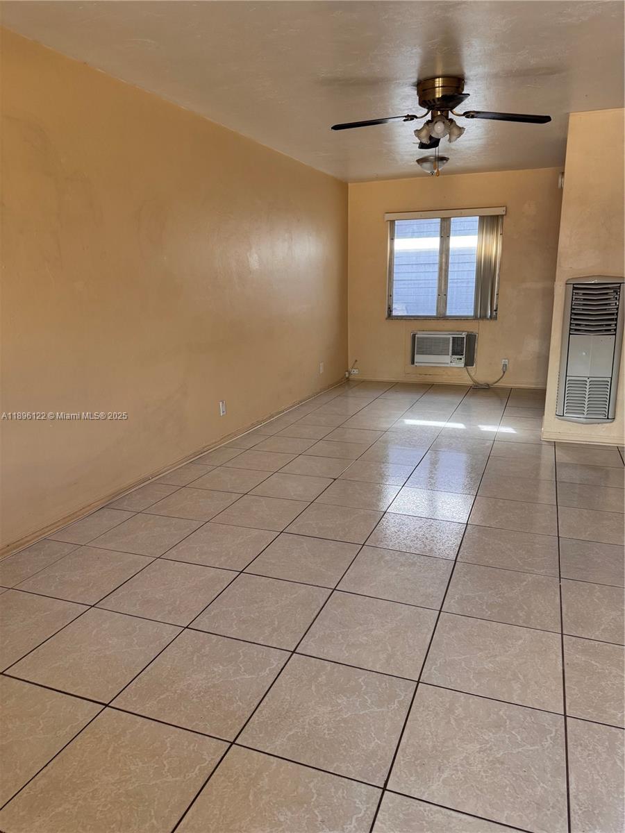 HOLLYWOOD LAWNS - Residential Lease