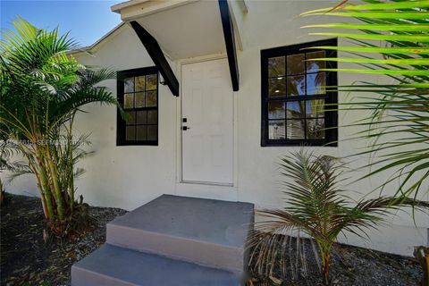 Photo of 816 Tuscaloosa St, West Palm Beach, FL 33405 (MLS # A11966615)