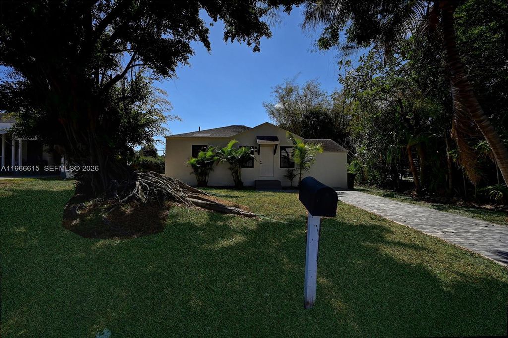 Photo of 816 Tuscaloosa St, West Palm Beach, FL 33405 (MLS # A11966615)