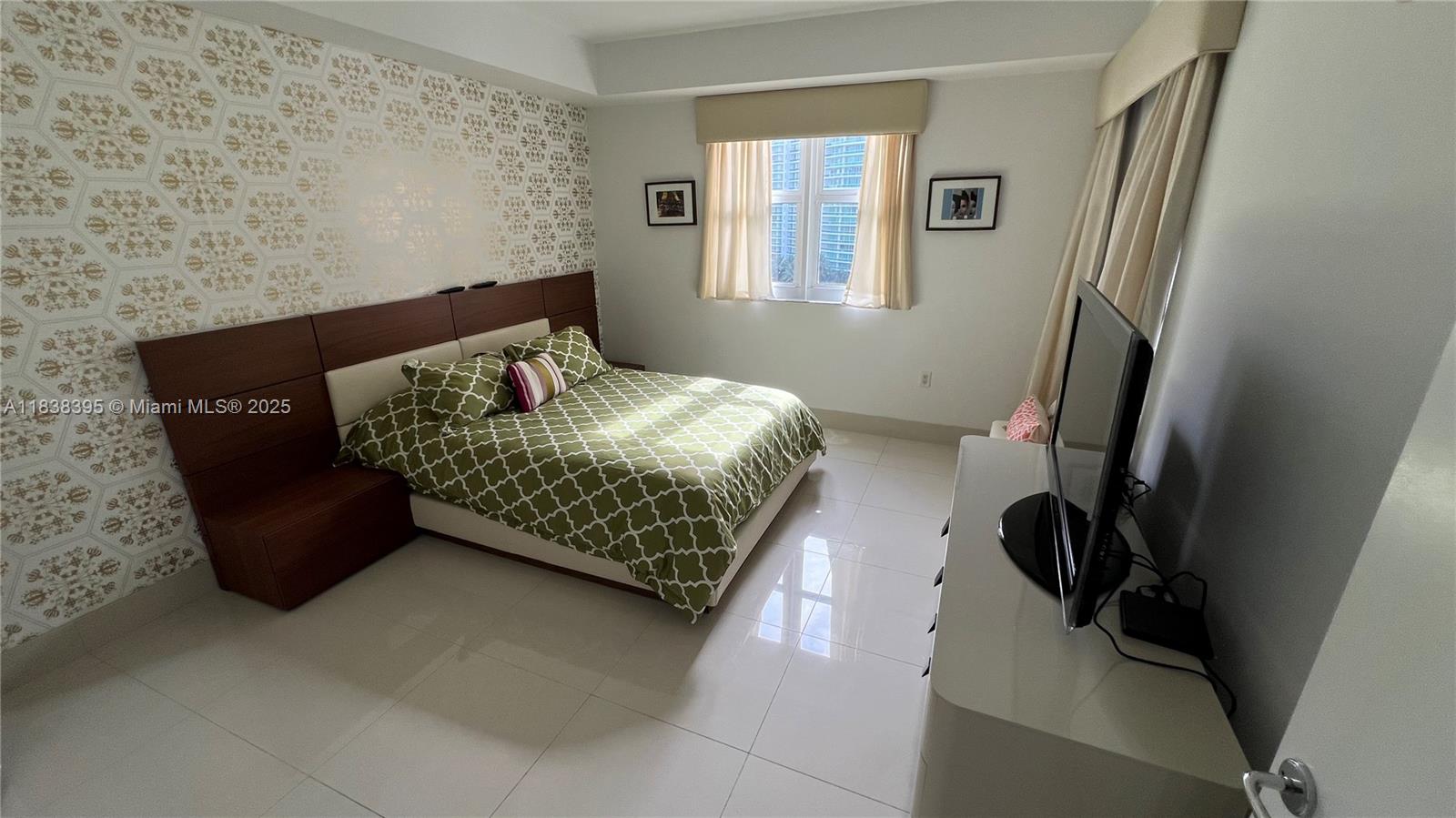 TURNBERRY VILLAGE SO TOWE - Residential