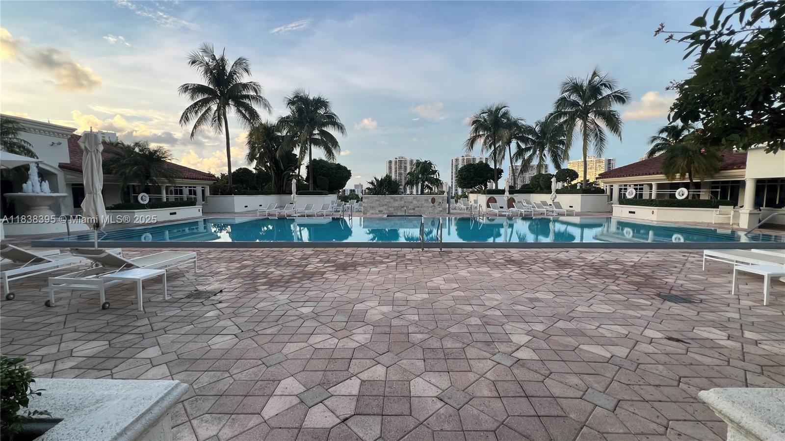 TURNBERRY VILLAGE SO TOWE - Residential