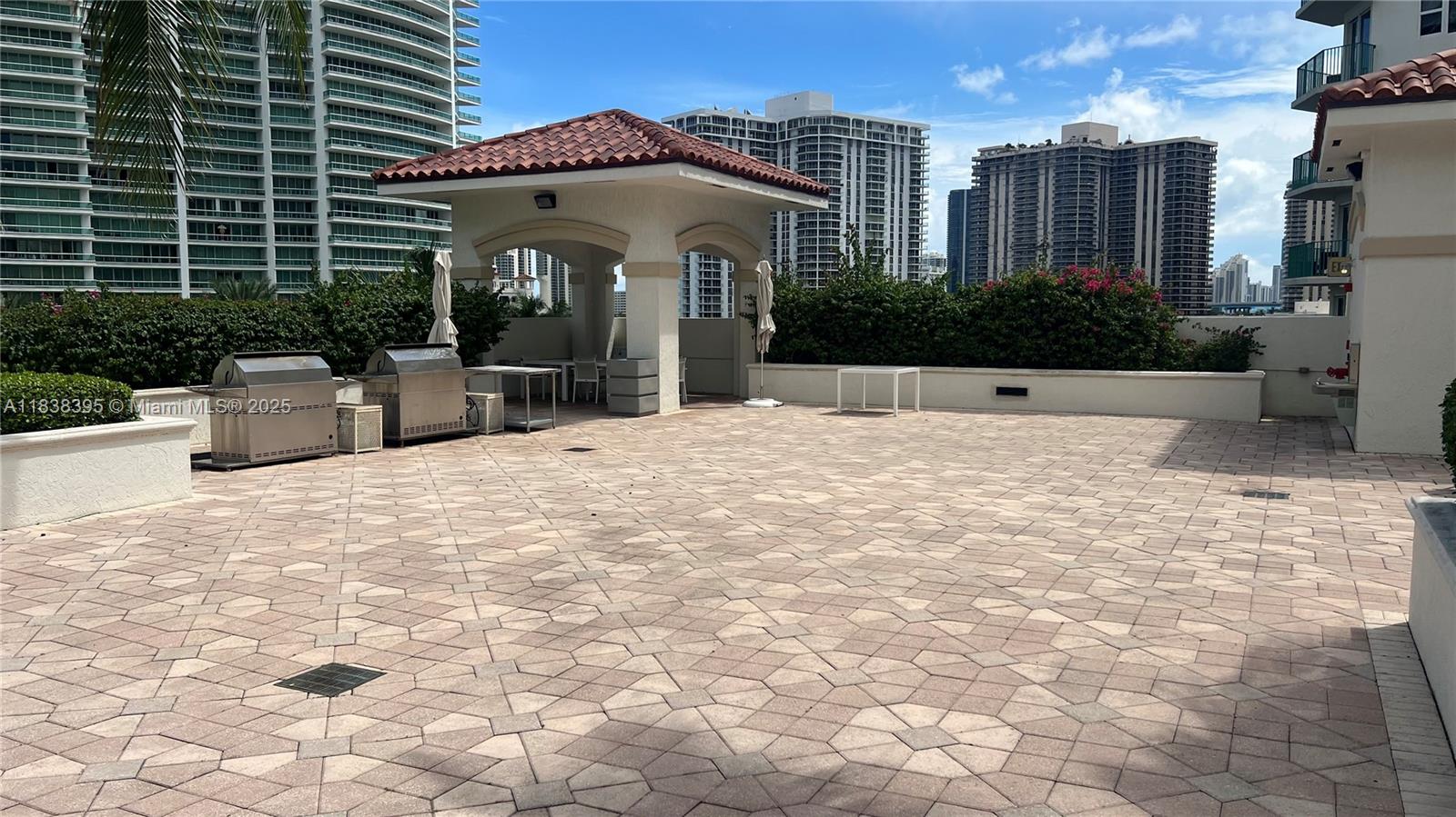 TURNBERRY VILLAGE SO TOWE - Residential