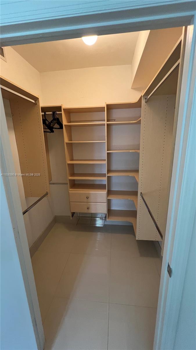 TURNBERRY VILLAGE SO TOWE - Residential