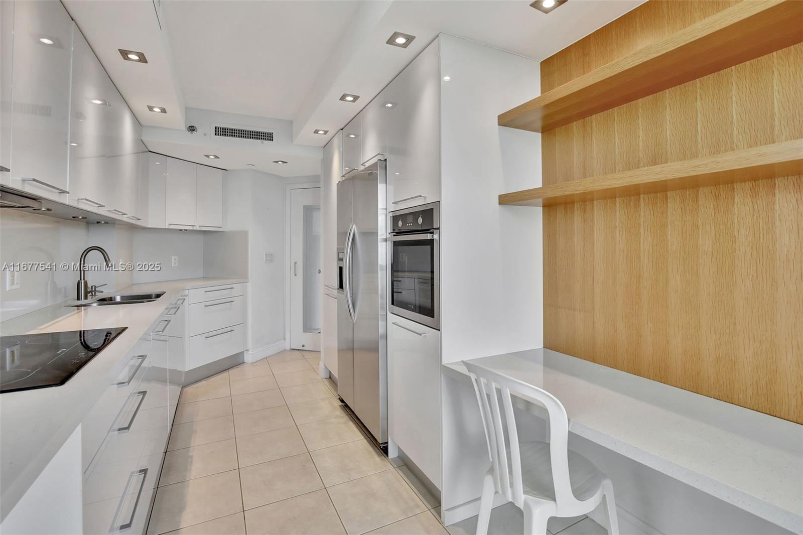 THE LANDMARK CONDO - Residential