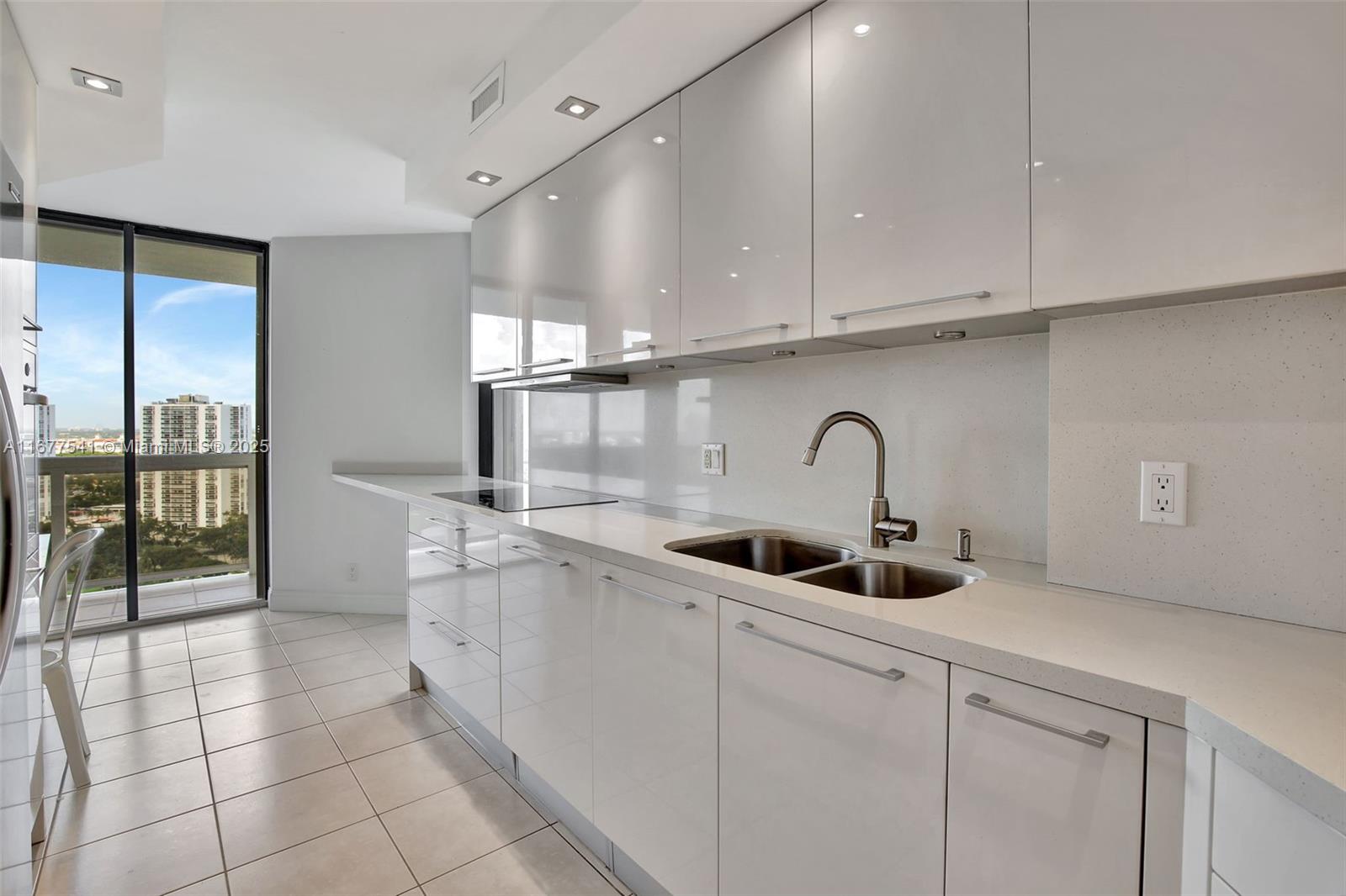 THE LANDMARK CONDO - Residential