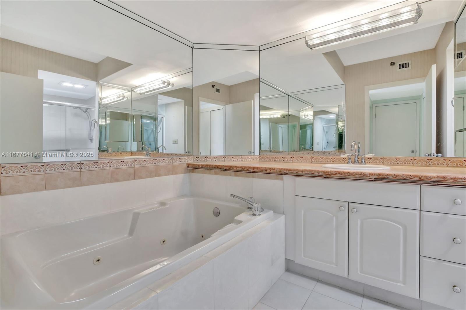 THE LANDMARK CONDO - Residential