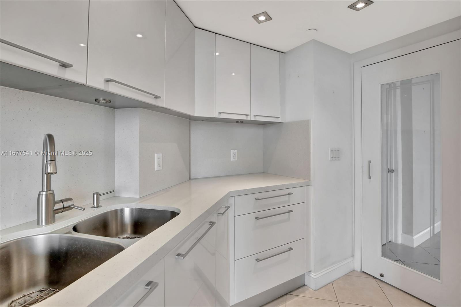 THE LANDMARK CONDO - Residential