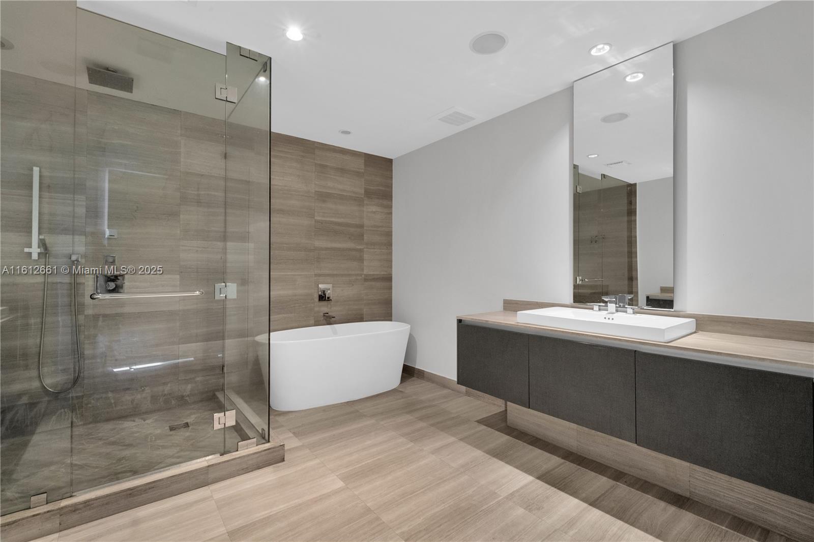 ECHO CONDO AVENTURA - Residential