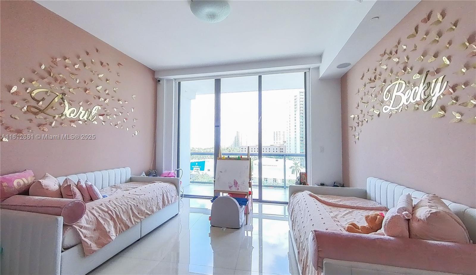 ECHO CONDO AVENTURA - Residential