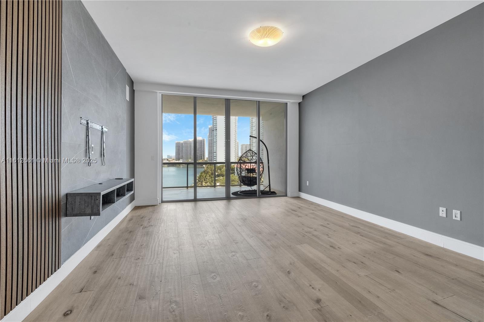 ECHO CONDO AVENTURA - Residential