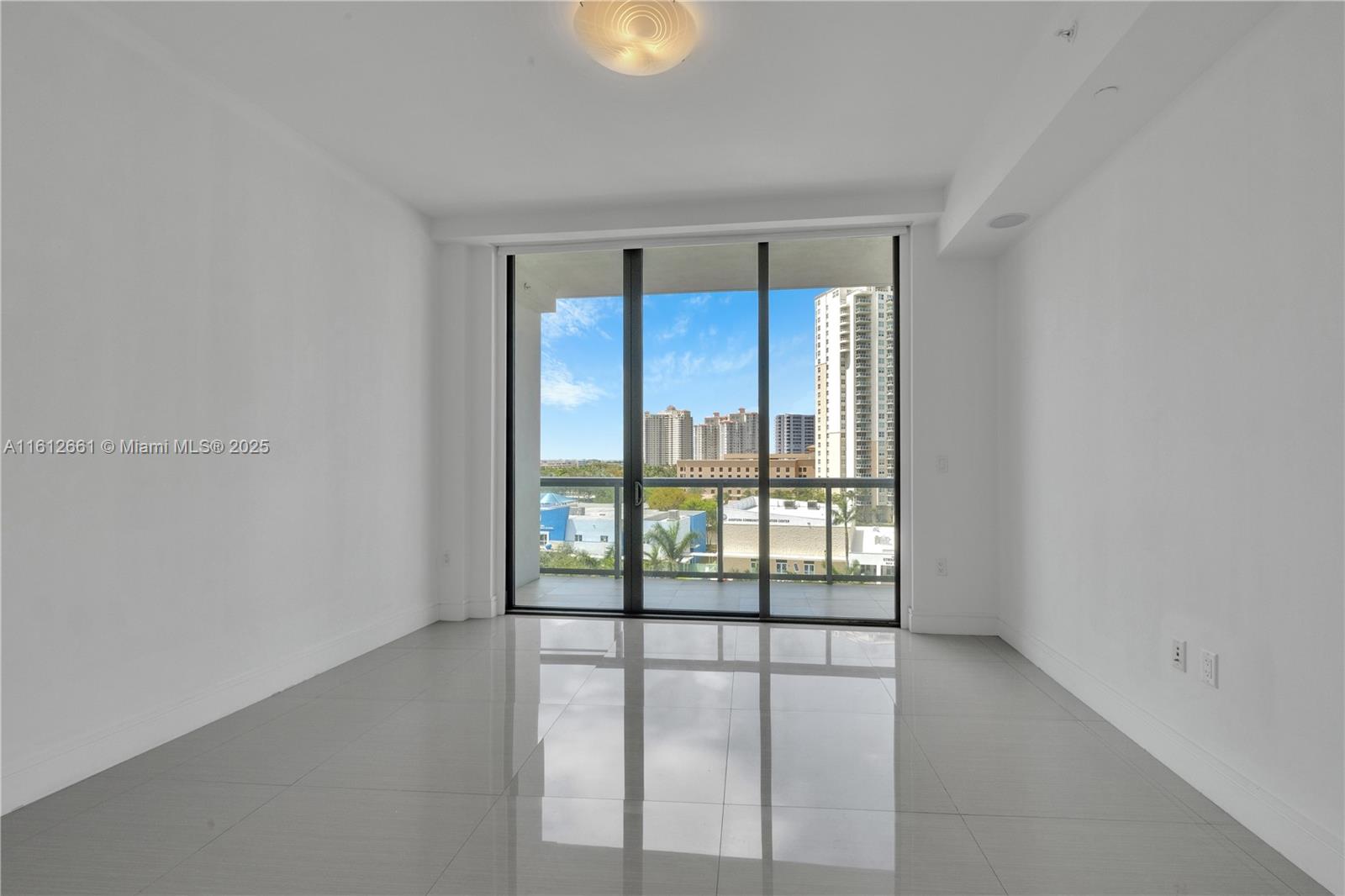 ECHO CONDO AVENTURA - Residential